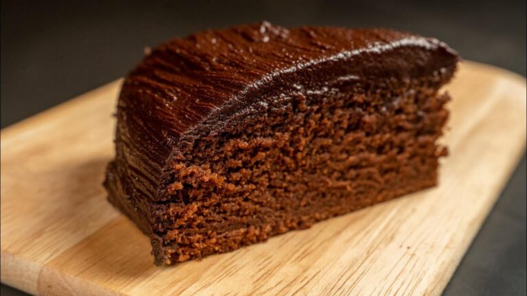 Questo semplice gesto trasforma la tua cucina: torta al cioccolato perfetta in un attimo…