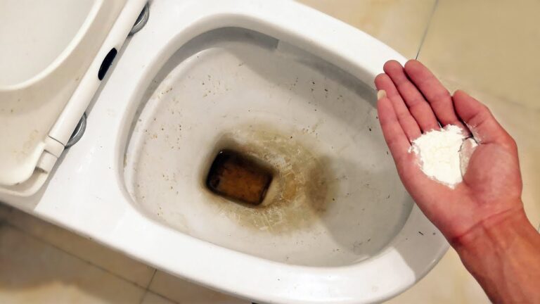 Elimina le macchie gialle dal WC in 3 semplici passi e risparmia tempo!